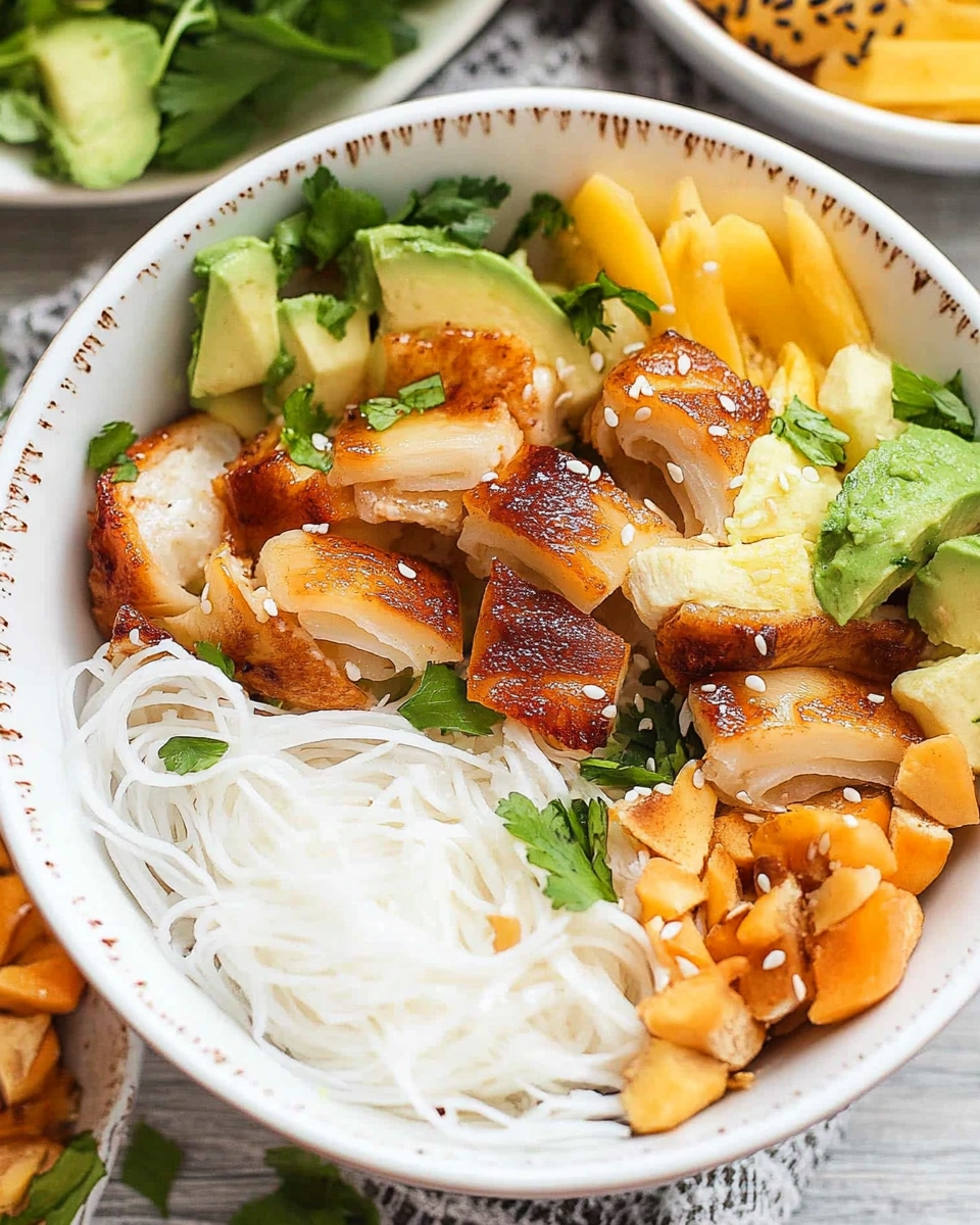 Frische Hähnchen-Frühlingsrollen-Bowl: So gelingt's!