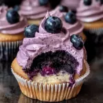 Heidelbeer-Cupcakes mit Heidelbeer-Füllung