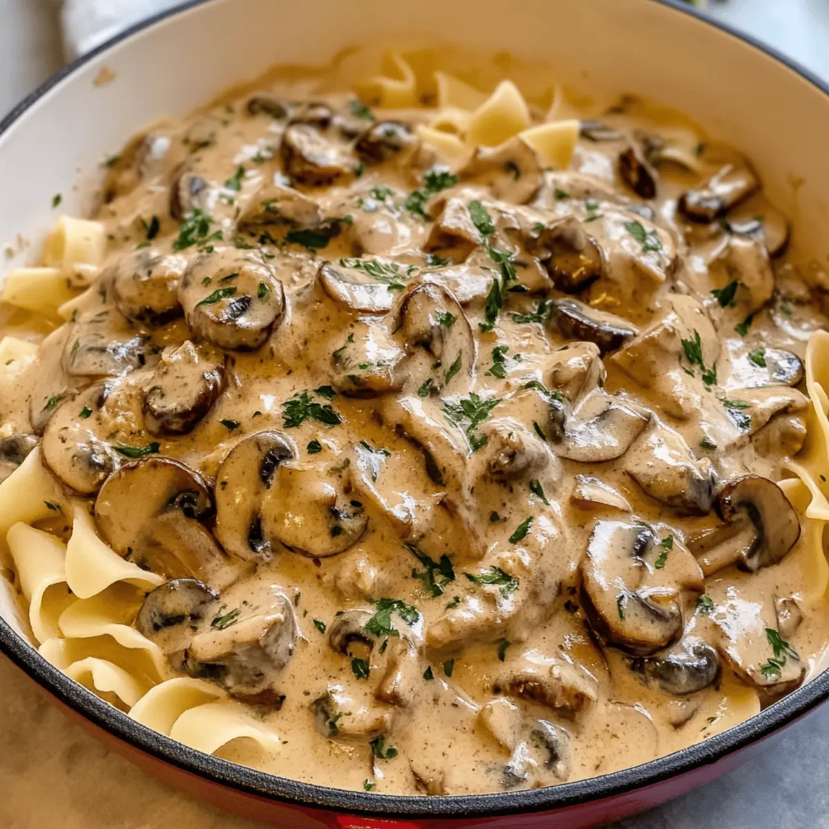 Schnelles Pilz Stroganoff: Ein cremiger Genuss