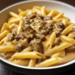 Velveeta-Rindergulasch und Penne-Nudeln