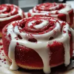 Rote Samt Zimtschnecken