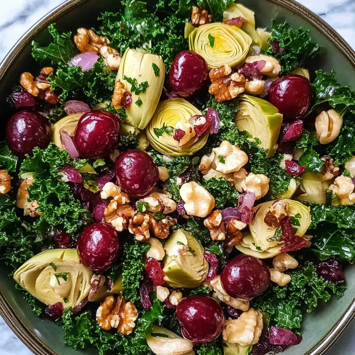 Detox-Salat mit Kirschen und Grünkohl