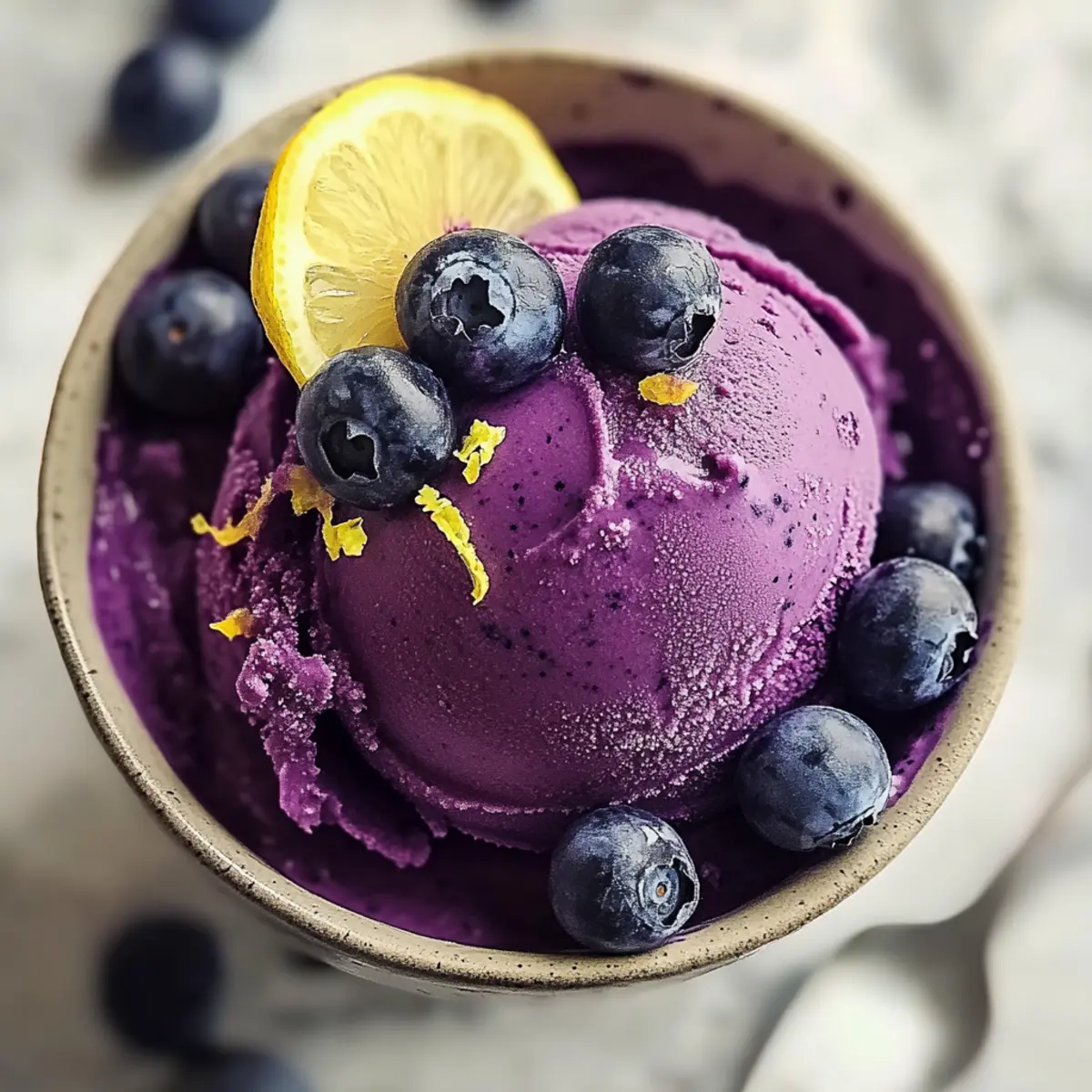 Kein Churn Heidelbeer-Zitronen-Sorbet für heiße Tage