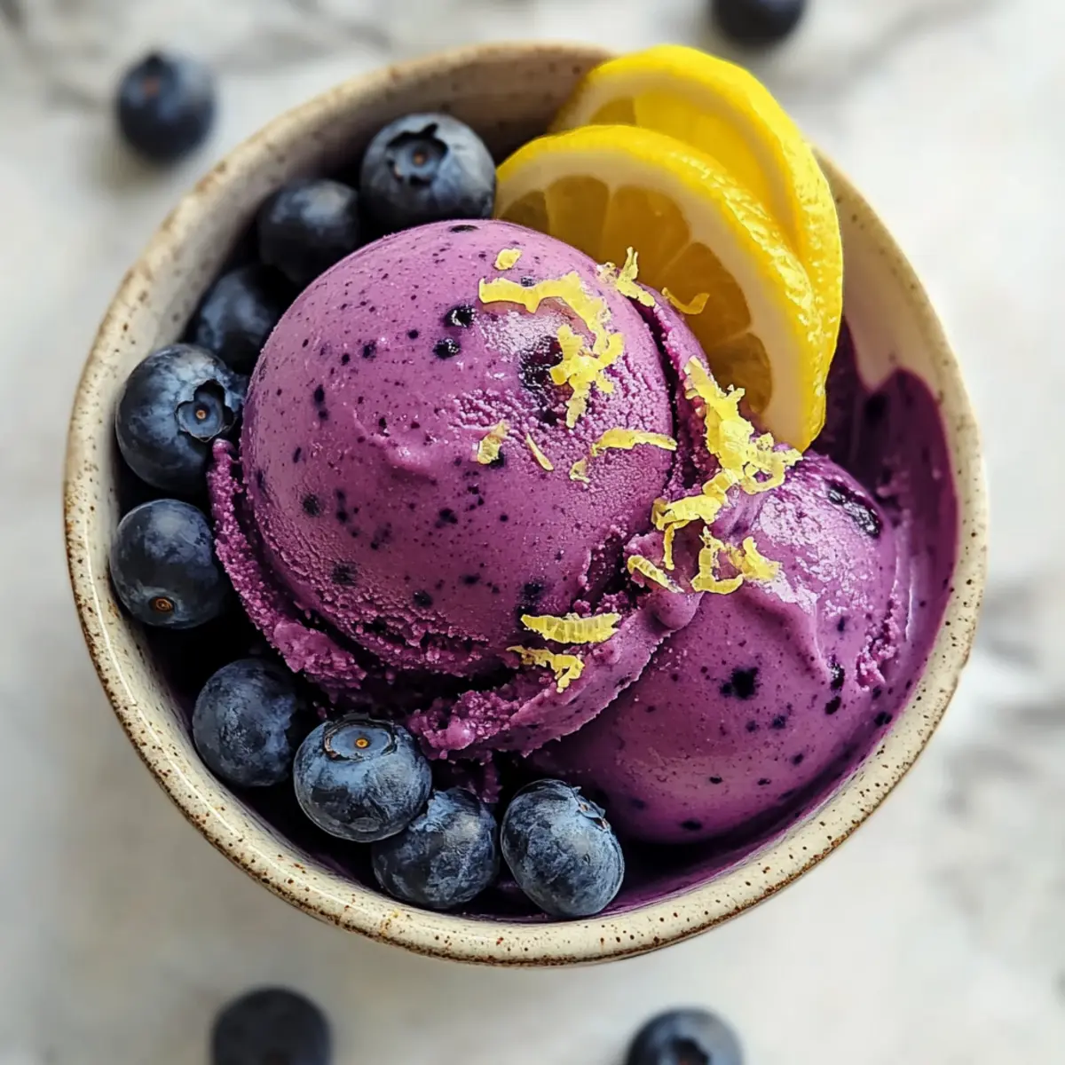 Kein Churn Blaubeer Zitrone Sorbet: Sommerleichte Erfrischung